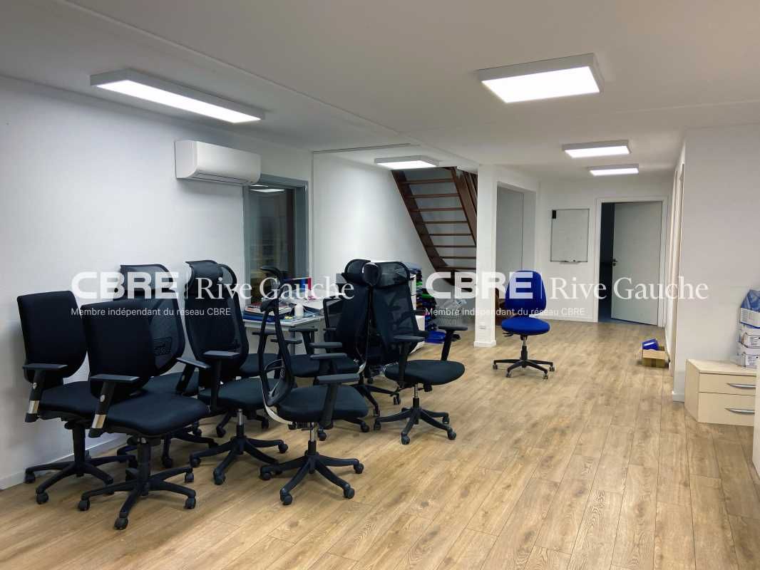 Locaux à usage mixte BUREAUX - DÉPOT - PRODUCTION