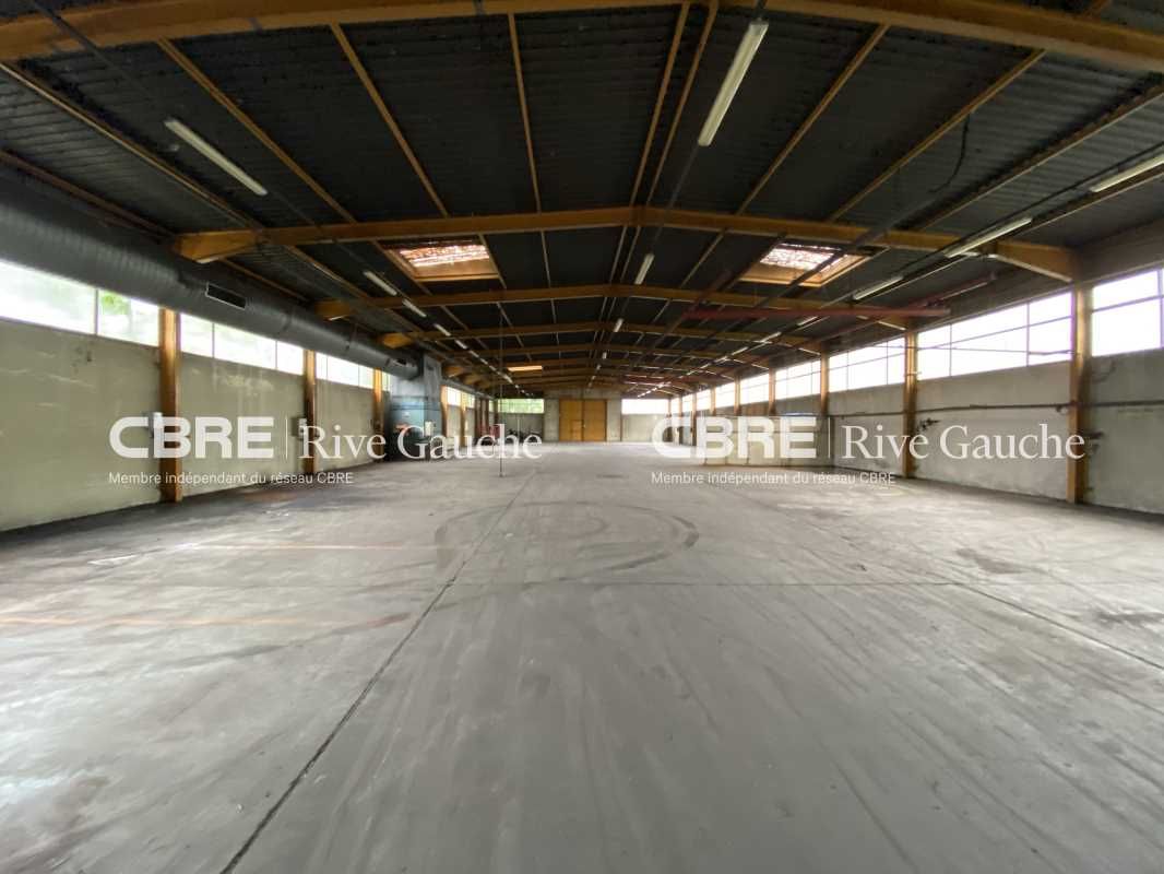 Ensemble immobilier composé de 2 bâtiments à usag