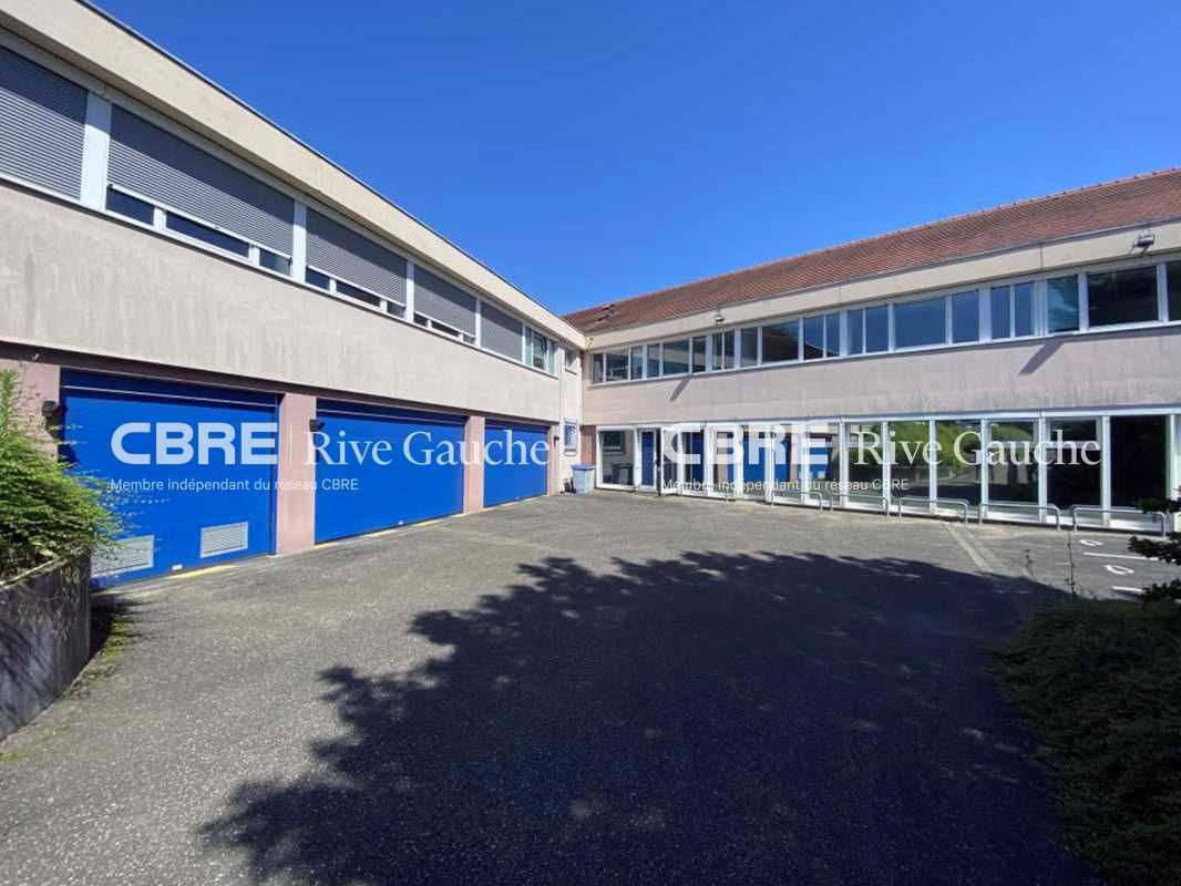 Bâtiment indépendant à usage  principalement de b