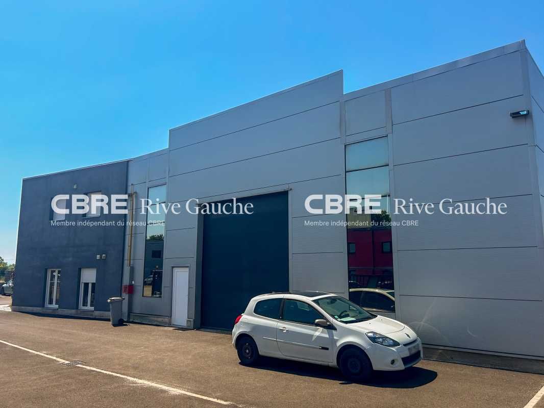 Dans un ensemble récent : 485 m² équipée froid po