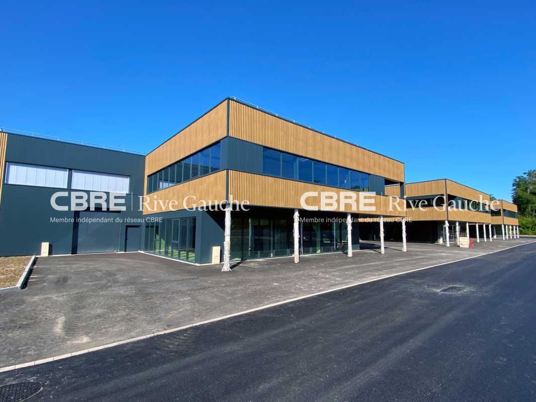 Bâtiment indépendant sur site clos offrant 6 cell