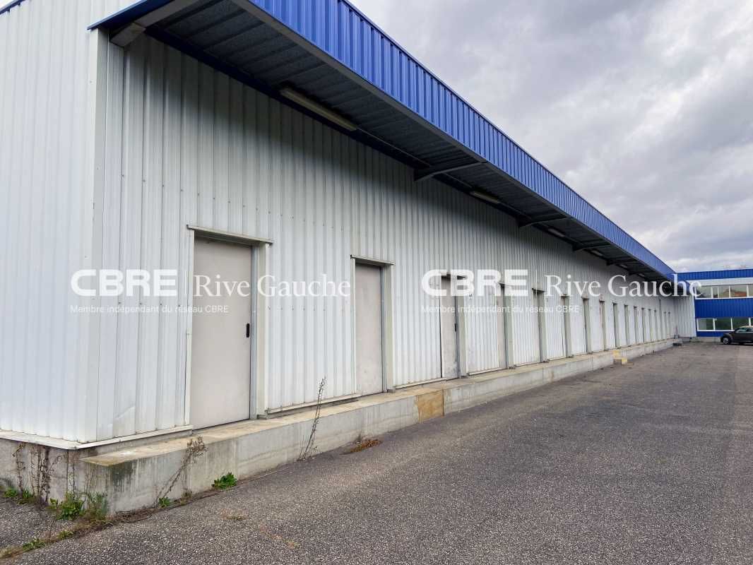 Bâtiment de messagerie de 1950m²  dont environ 35