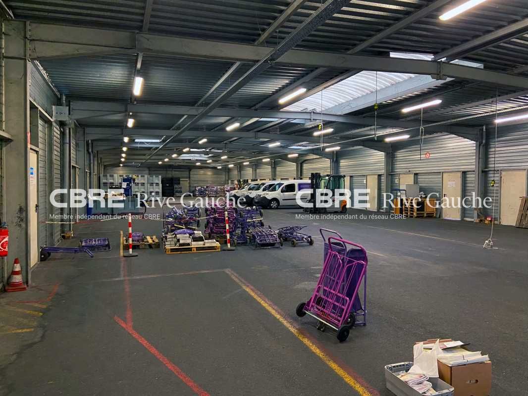 Bâtiment de messagerie de 1950m²  dont environ 35