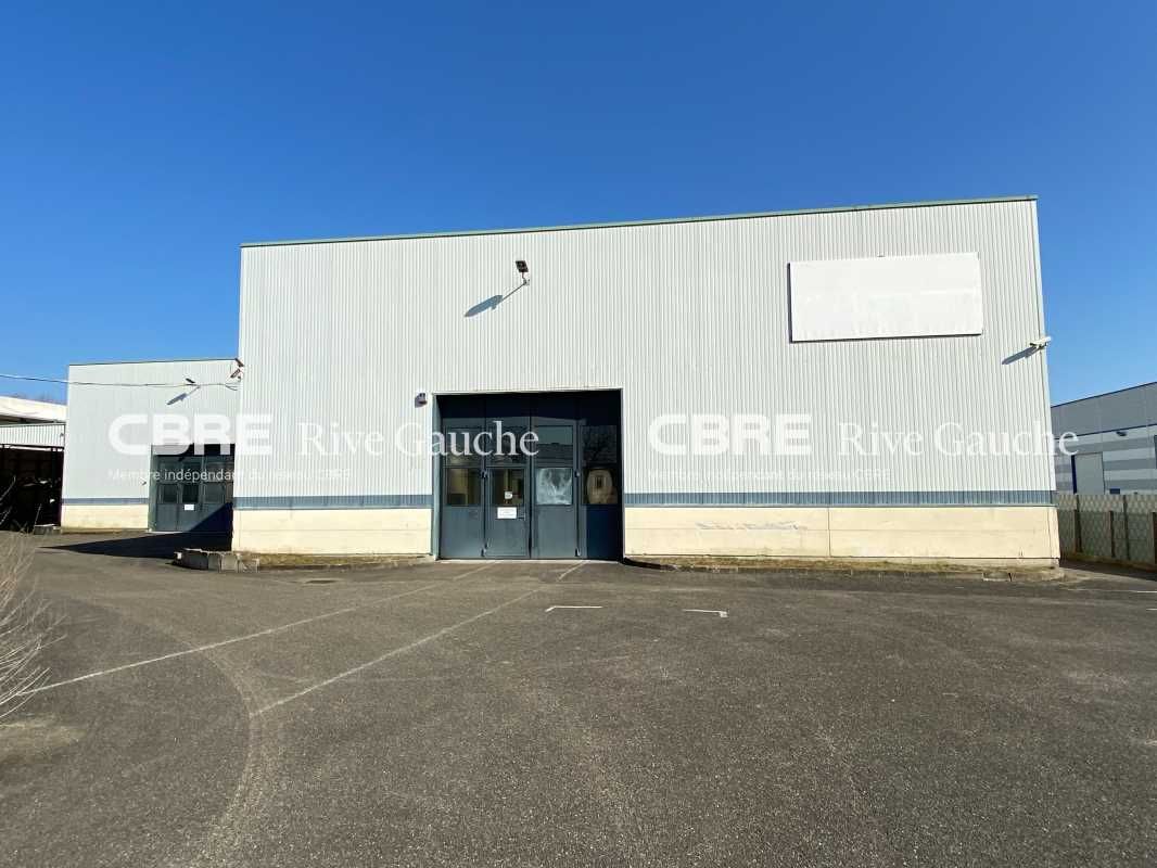 Ensemble immobilier composé de 2 bâtiments à usag