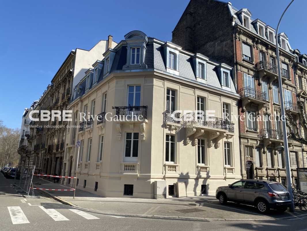 Situés en angle de rue, Rive Gauche CBRE vous pro