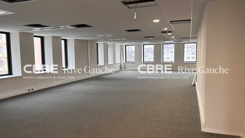 Situés sur le site du centre commercial des Halle