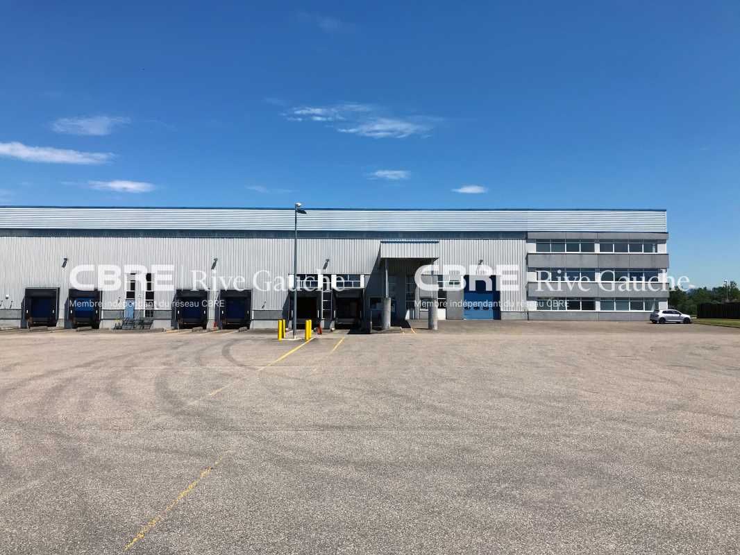 Entrepôt de 2001 d'une surface totale de 29 476m2