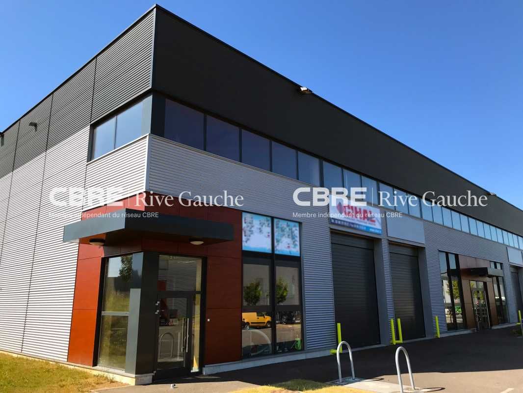 Deux lots d'activités non mitoyen  au sein d'un i