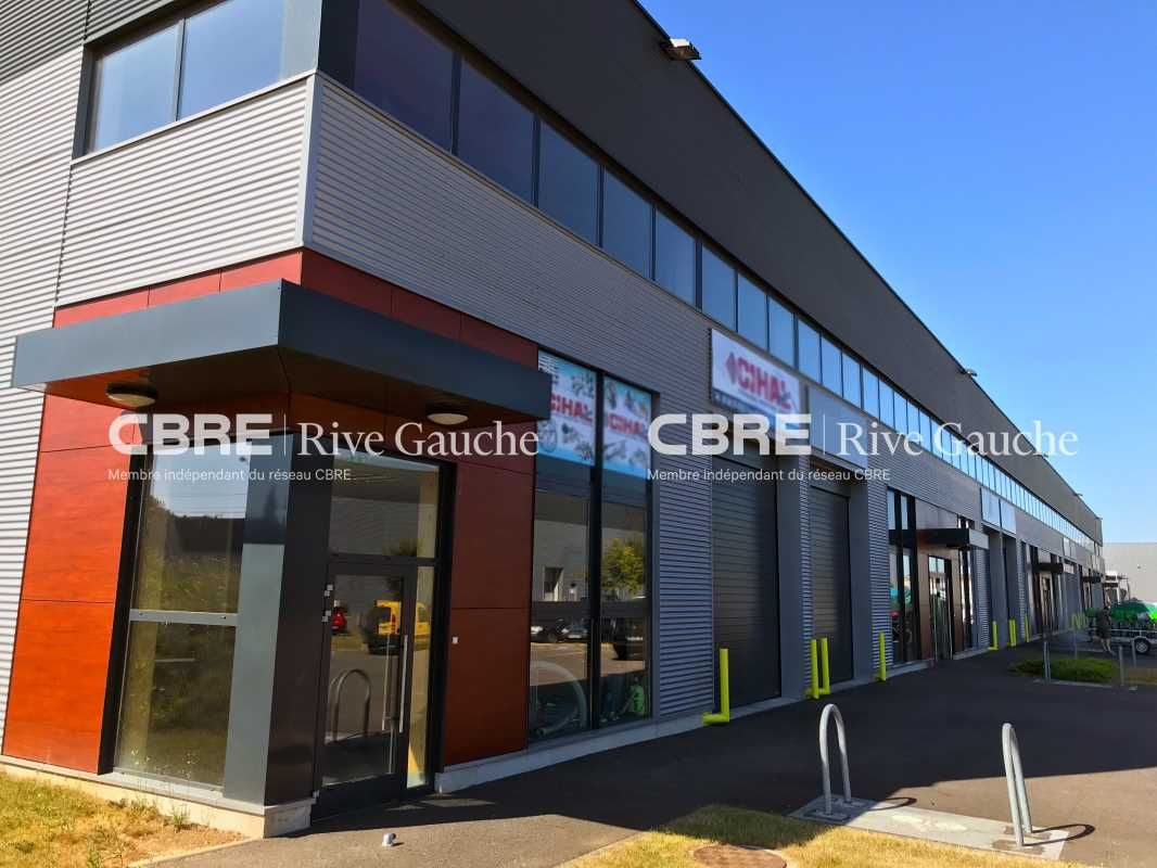 Deux lots d'activités non mitoyen  au sein d'un i