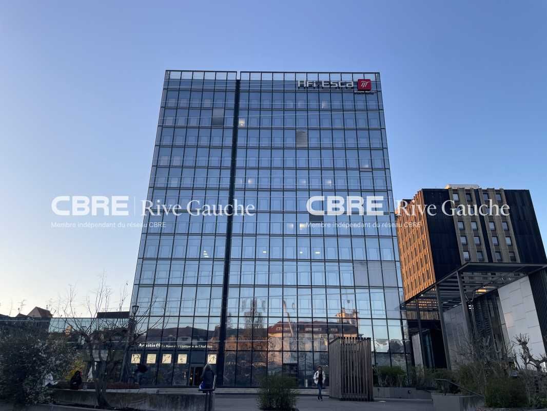 Situés sur le site du centre commercial des Halle