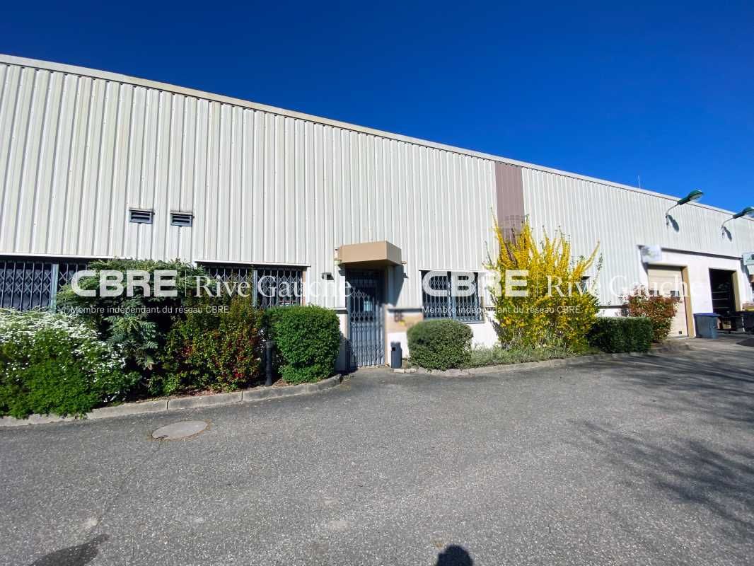 ESPACE EUROPEEN - Local de 320 m² Divisé entre bu