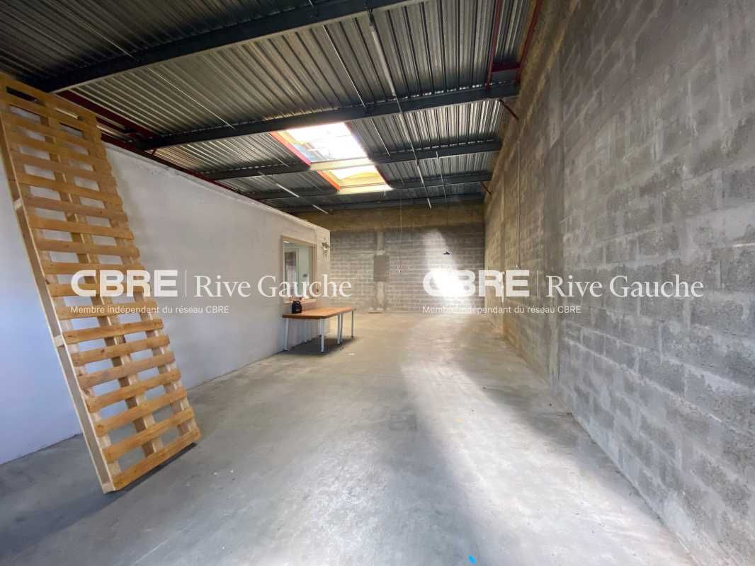 ESPACE EUROPEEN - Local de 320 m² Divisé entre bu