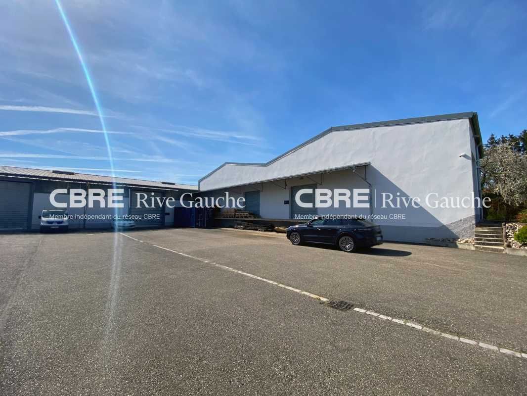 Local d'activité avec grande visibilité  Accès PL