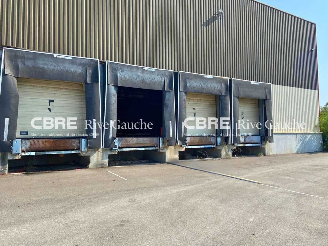 Entrepôt récent (1990 et 2000) réalisé avec des p