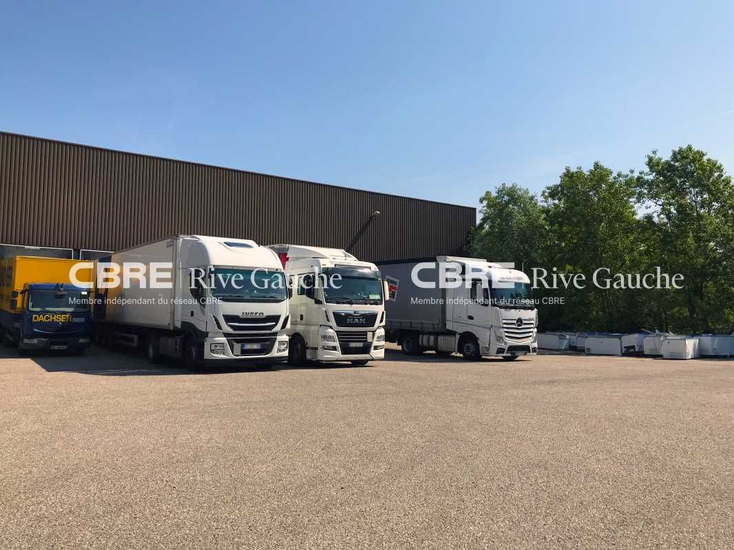 Entrepôt récent (1990 et 2000) réalisé avec des p