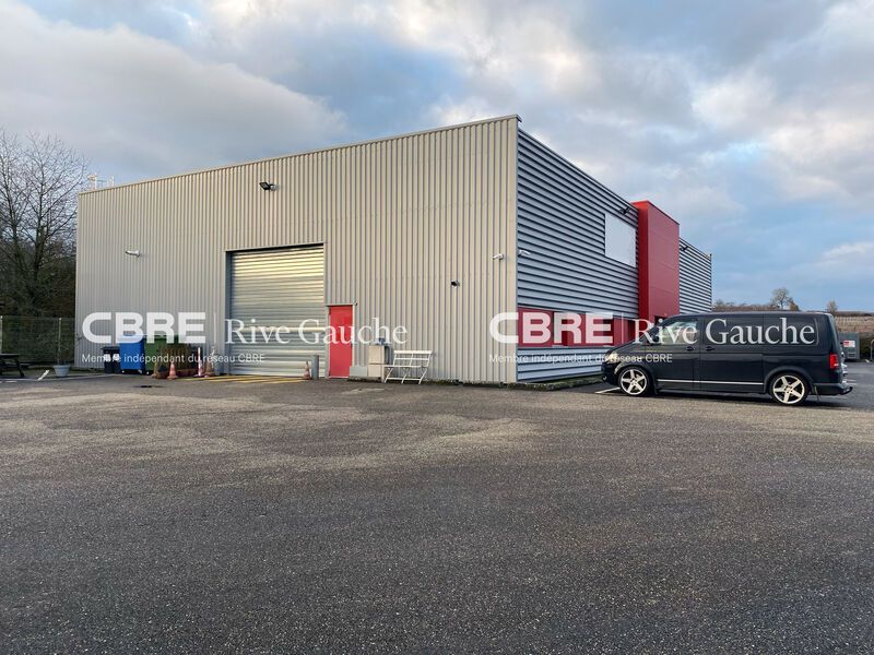 Bâtiment indépendant : bureau / dépot / showroom,