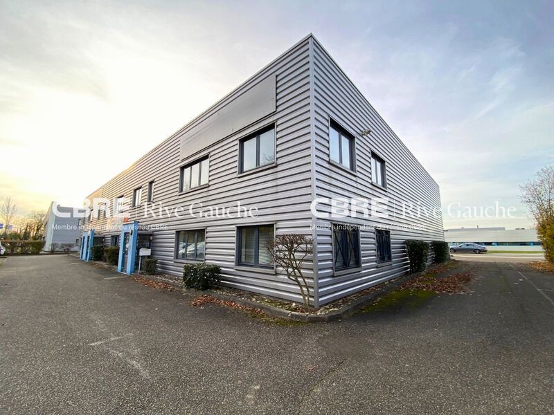 1 lot disponible dans un bâtiment bien entretenu,