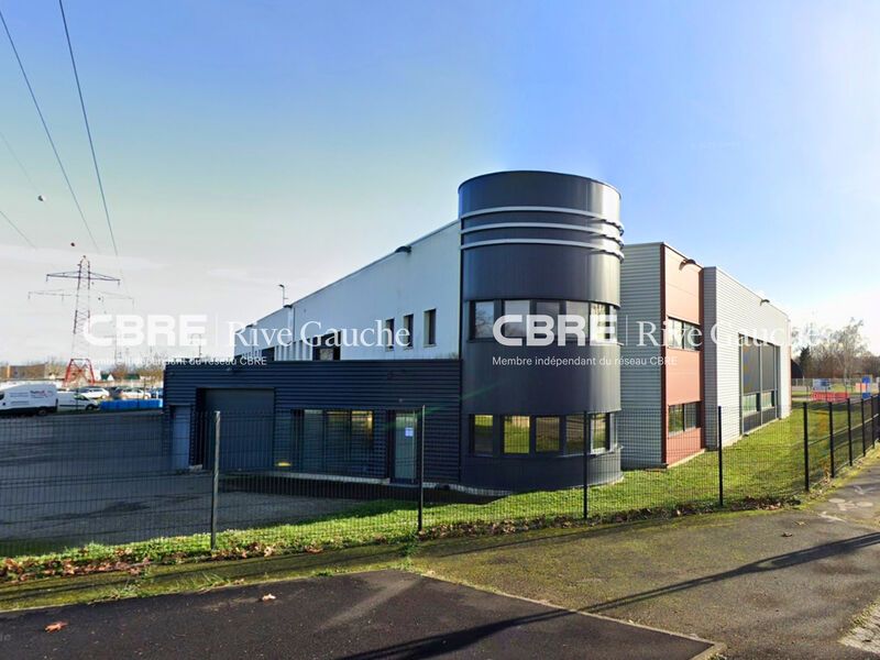 Cellule d'angle à usage mixte (bureaux + dépôt),