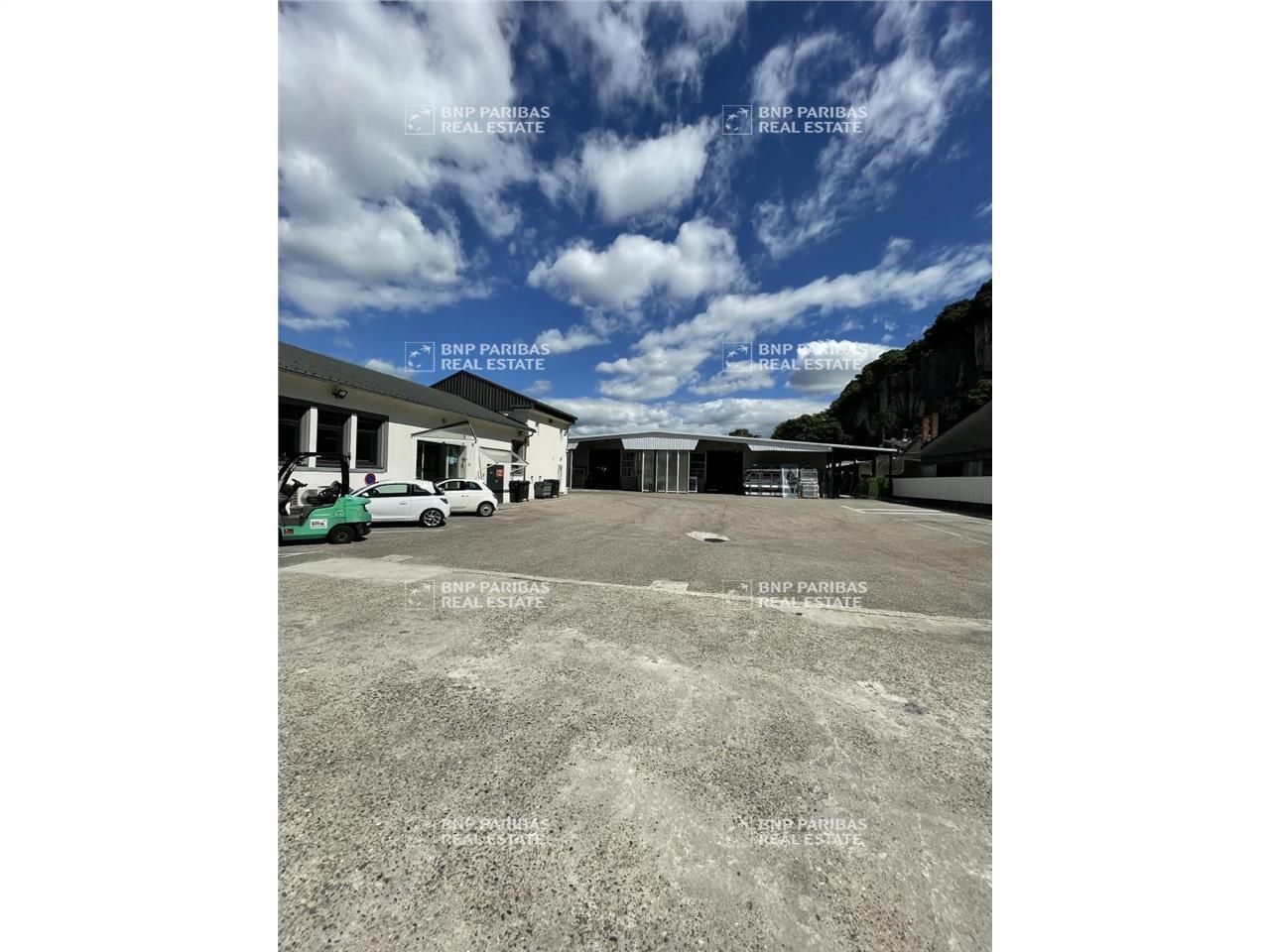 2553 m² pour ce activité en vente à Fontaine