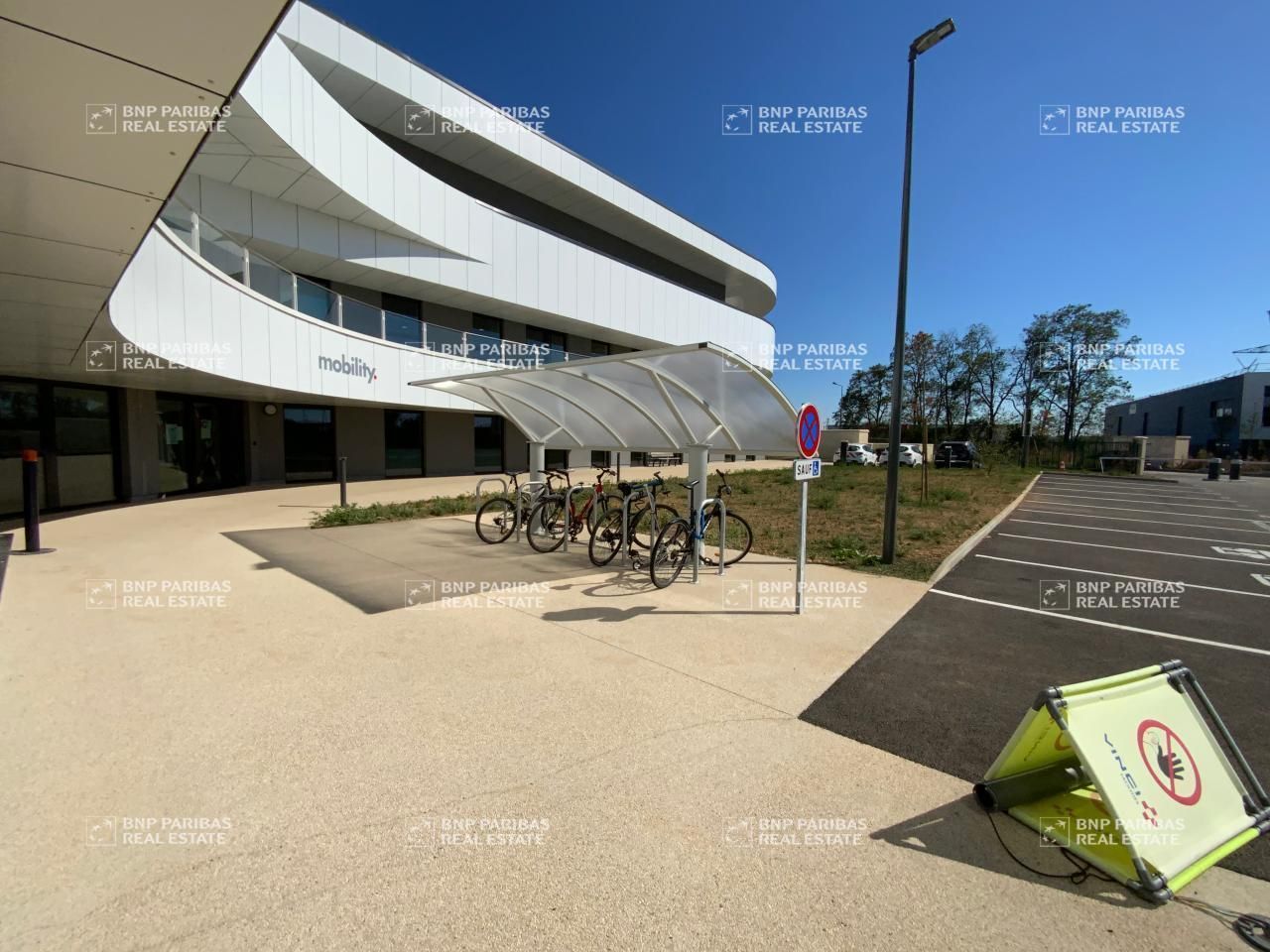 145 m² pour ce bureaux en location à Jonage