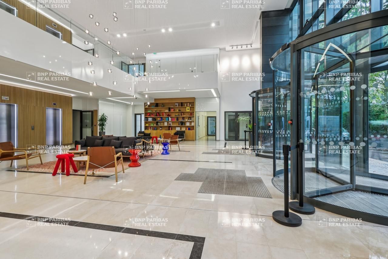 12447 m² pour ce bureaux en location à Malakoff