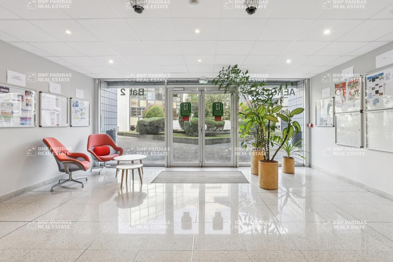 2396 m² pour ce bureaux en location à Blagnac