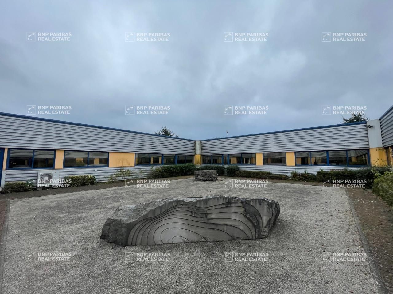 500 m² pour ce bureaux en location à Téteghem