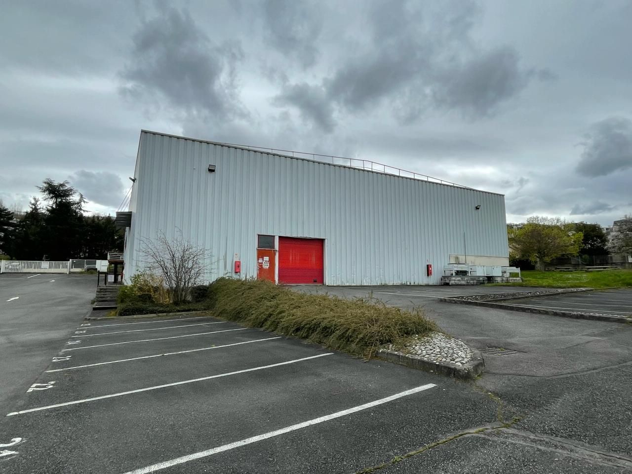 1613.15 m² pour ce activité en location à Franconville