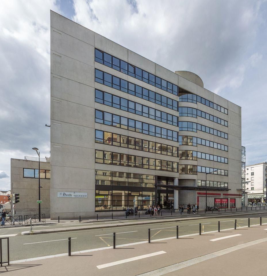 1965 m² pour ce bureaux en location à Montigny le bretonneux