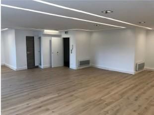 210 m² pour ce bureaux en location à Paris