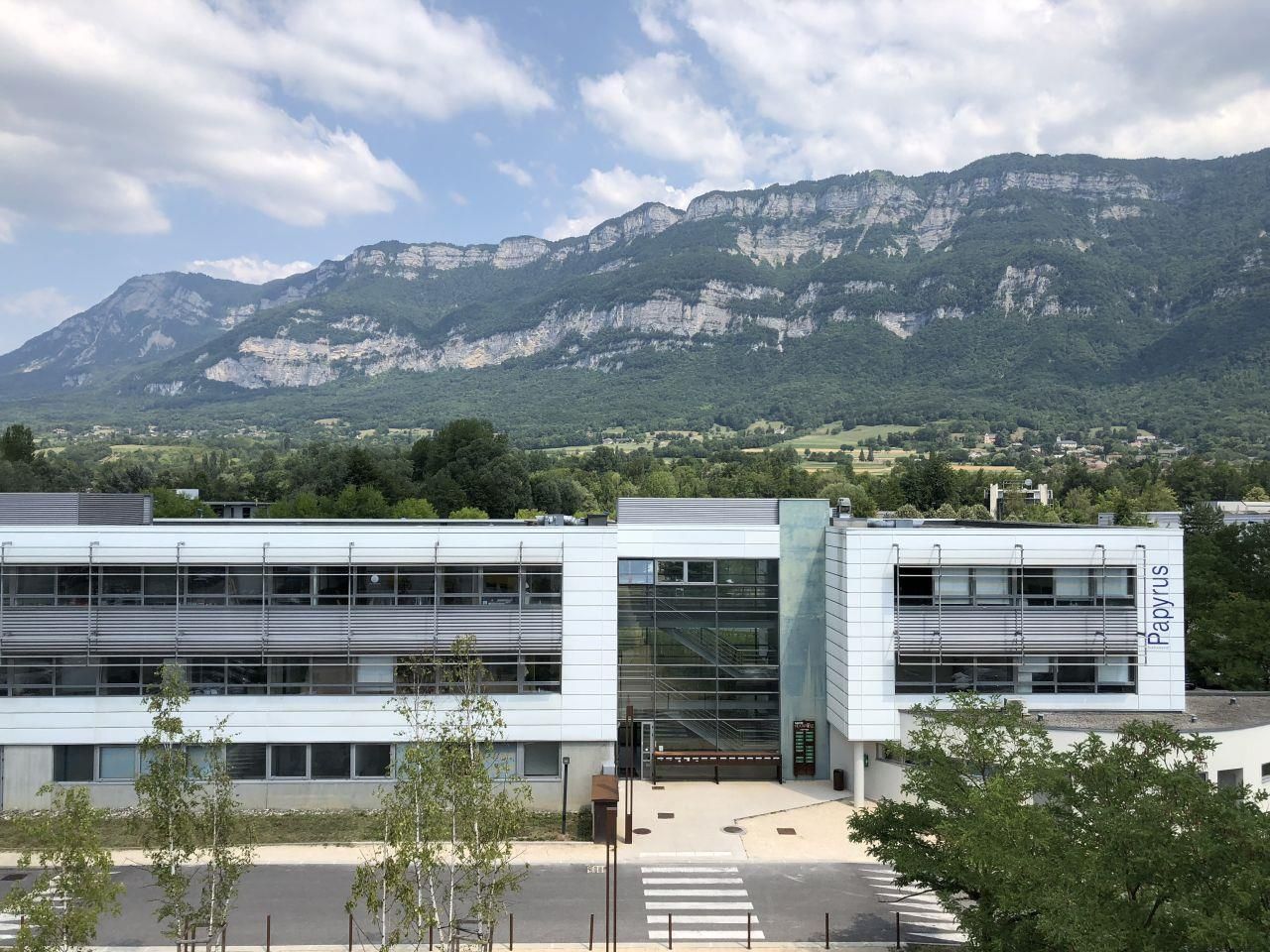 90 m² pour ce bureaux en location à Mery