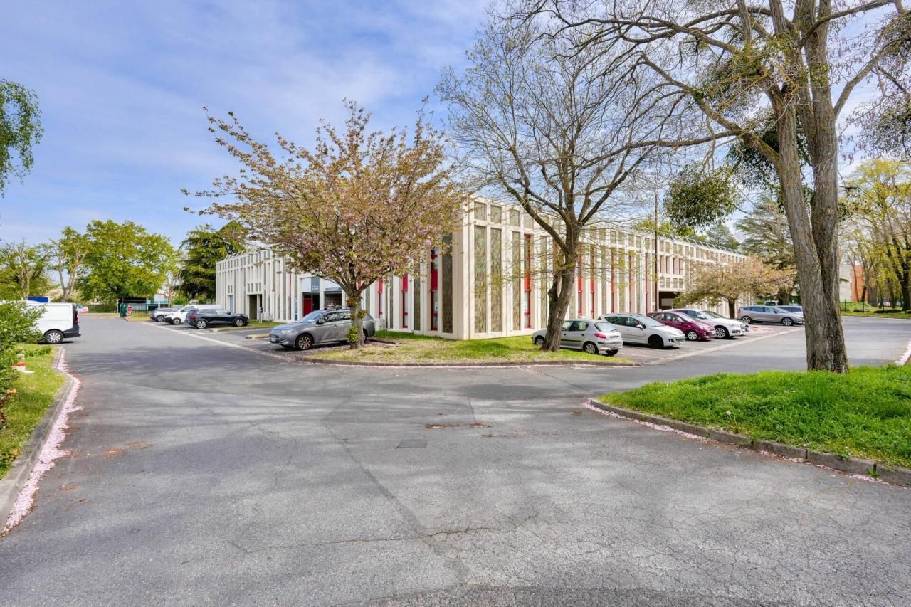 1460 m² pour ce pme-pmi en location à Éragny