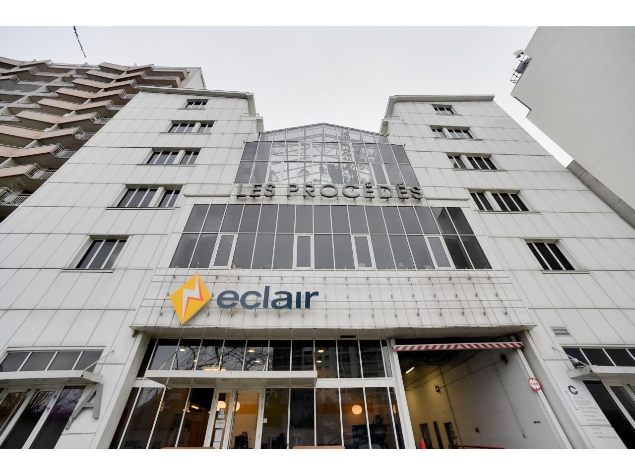 2234 m² pour ce bureaux en location à Vanves