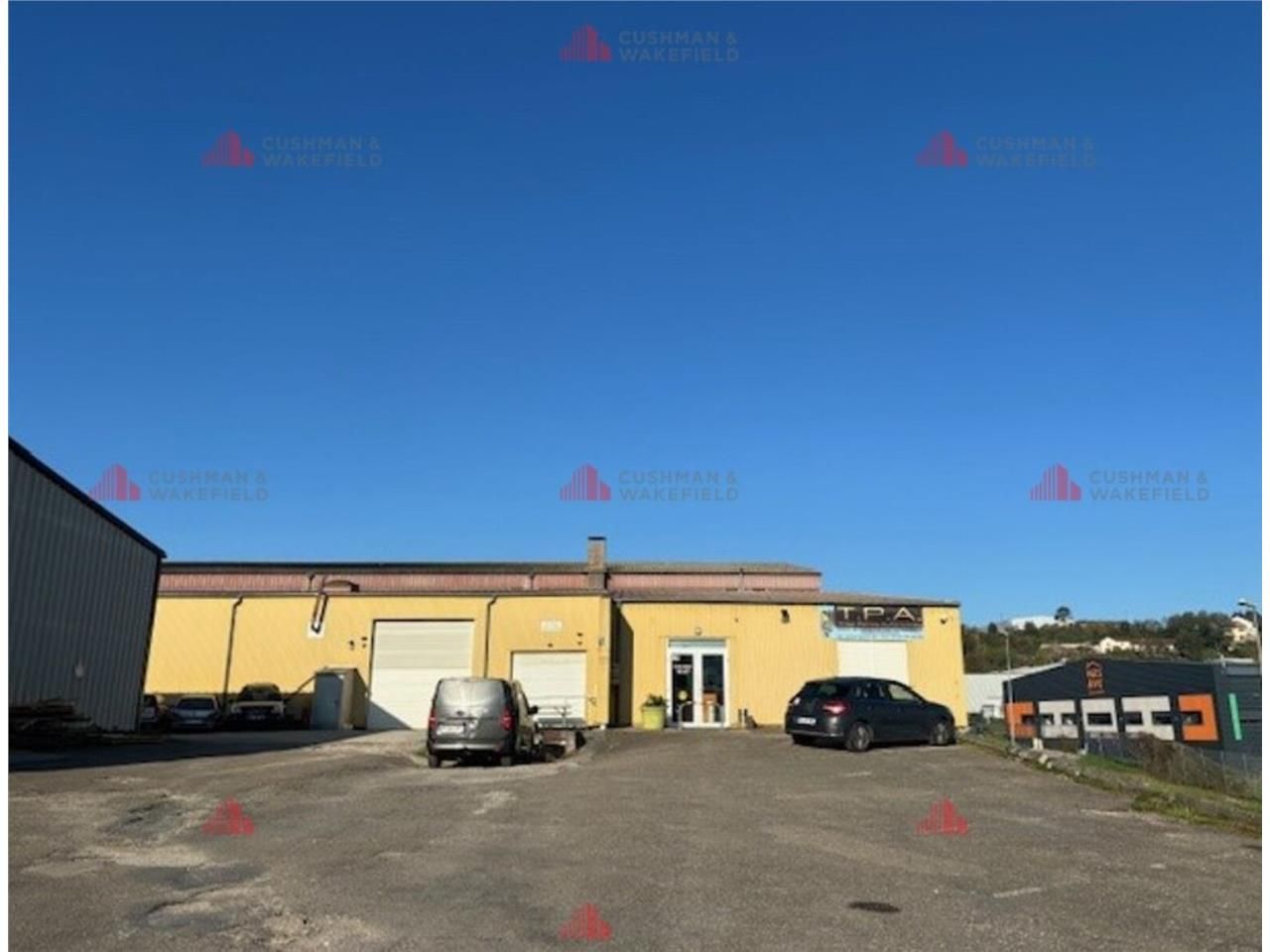 CUSHMAN & WAKEFIELD vous propose, à l'Est de la v