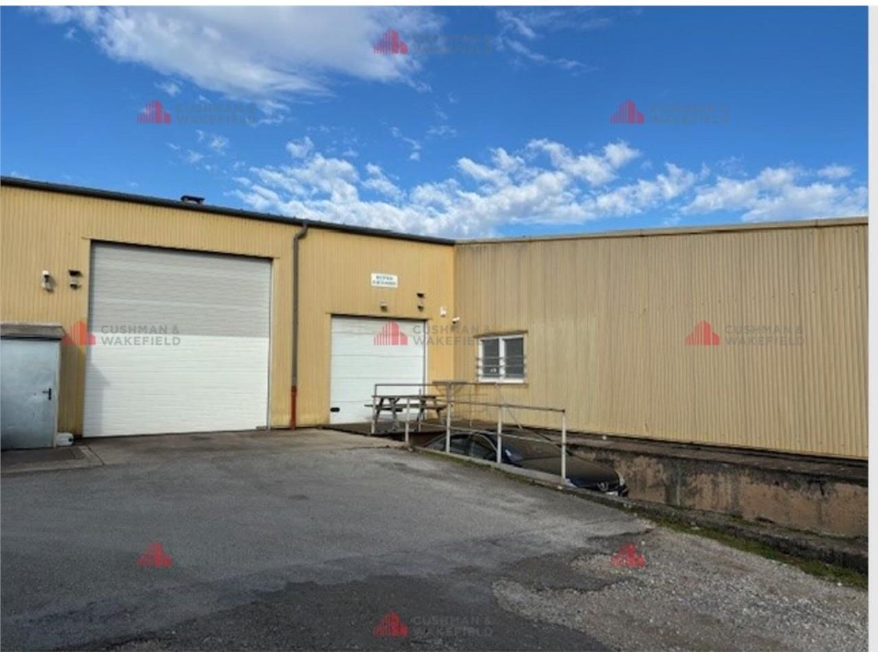 CUSHMAN & WAKEFIELD vous propose, à l'Est de la v