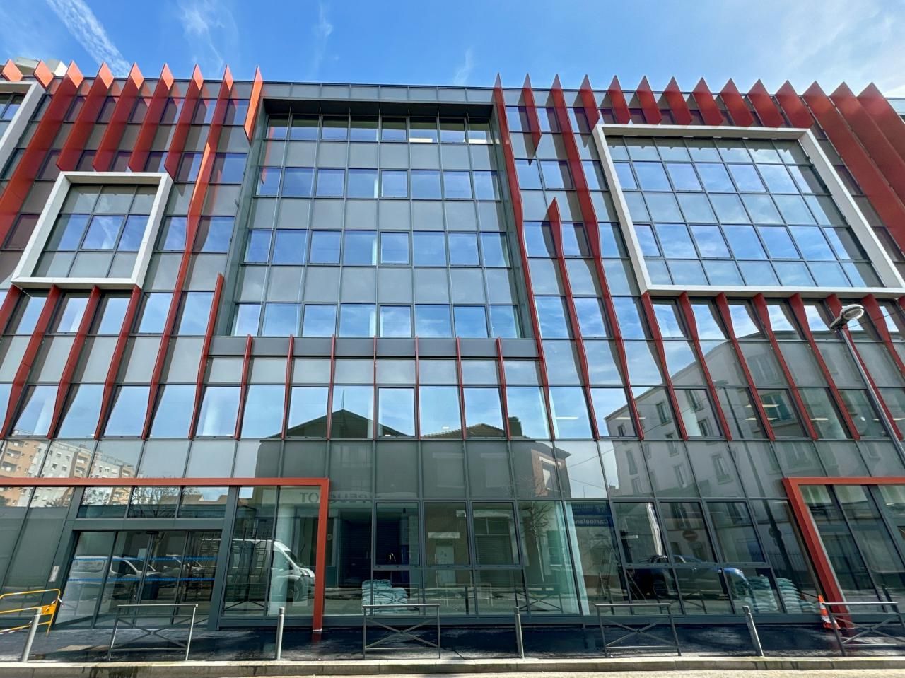 9106 m² pour ce bureaux en location à Saint-ouen-sur-seine