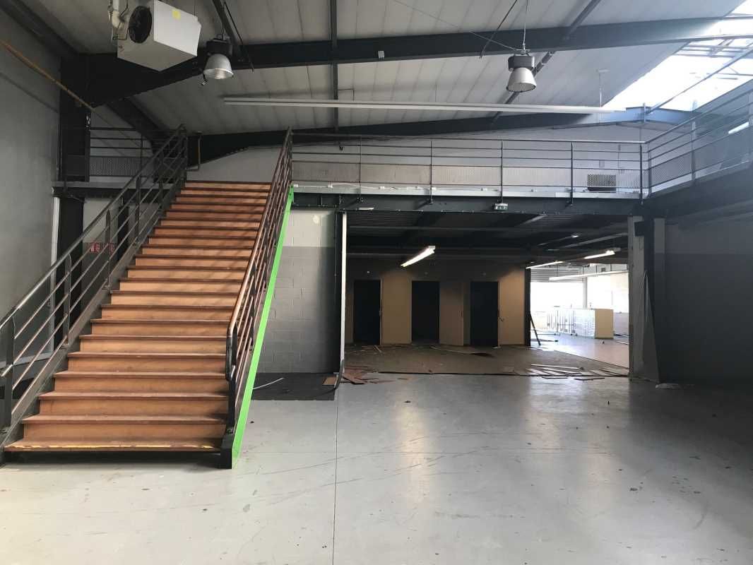 Entrepôt à louer à Valenciennes. A LOUER local d'