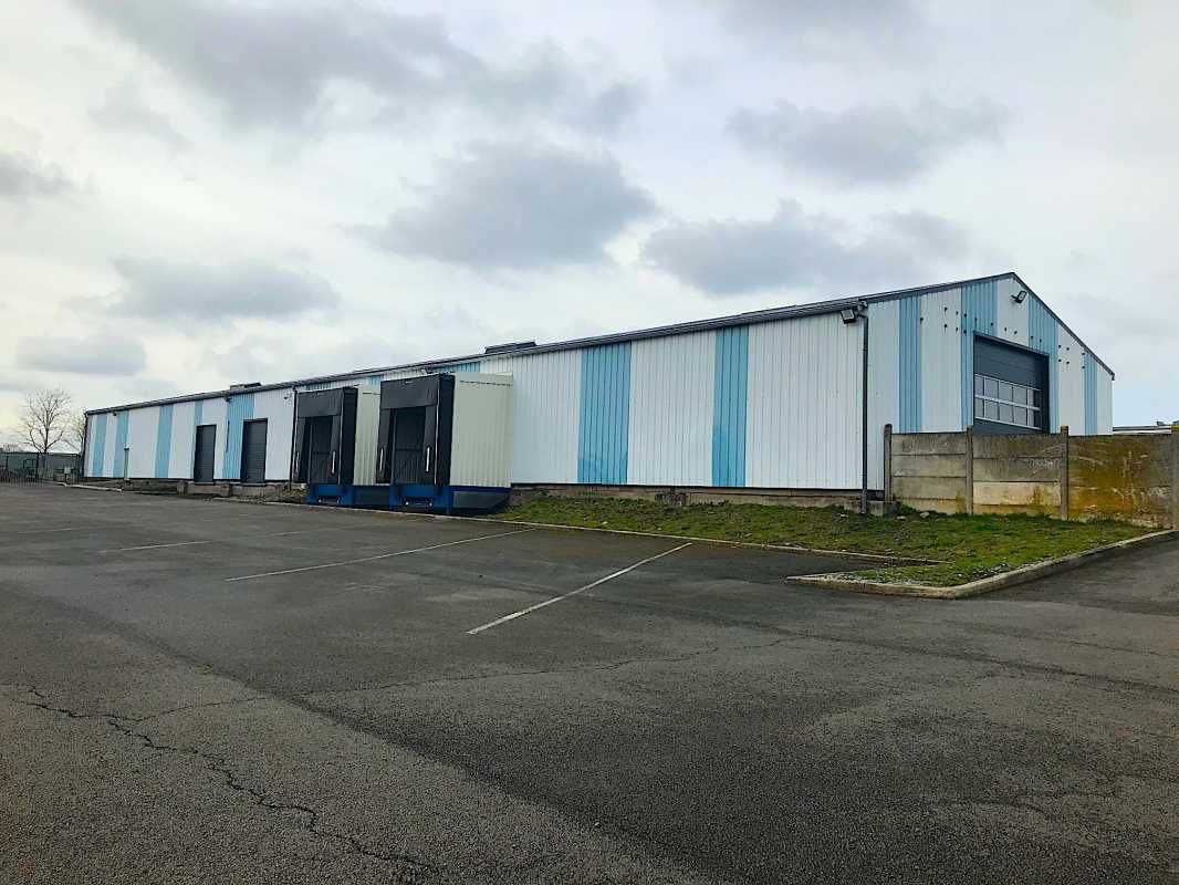 A LOUER entrepôt ou logistique équipé de bureaux 