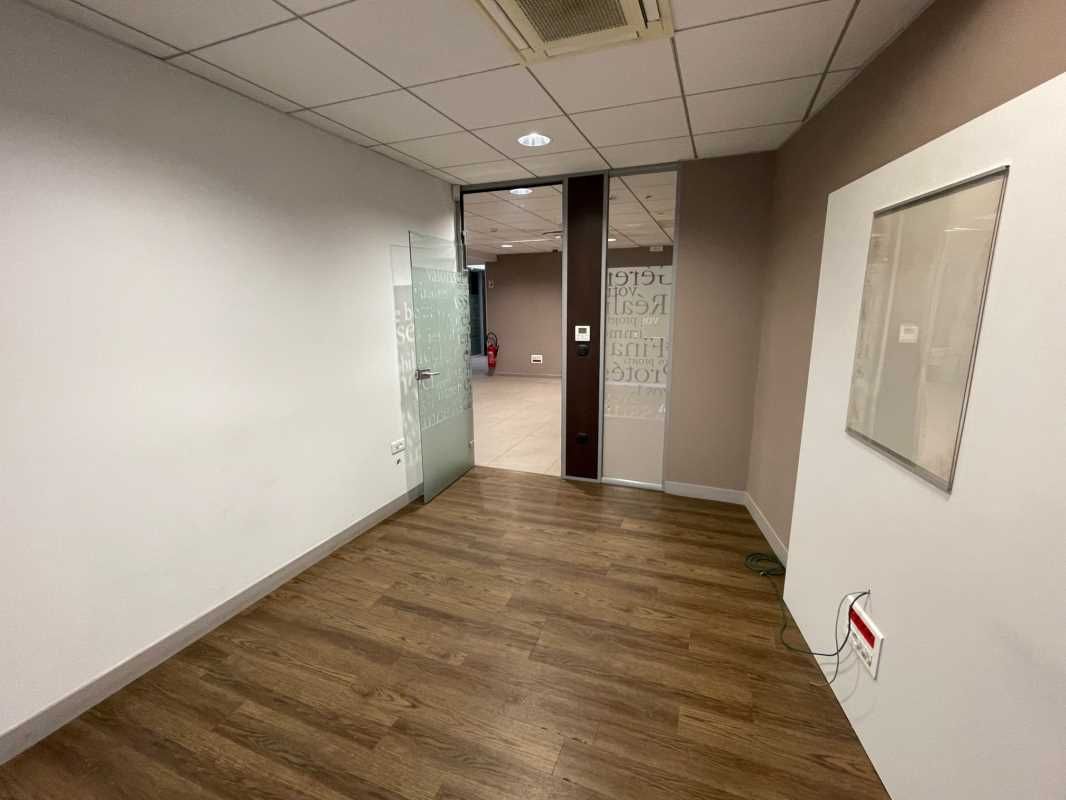 Bureaux à vendre ou à louer à MAUBEUGE. A VENDRE 