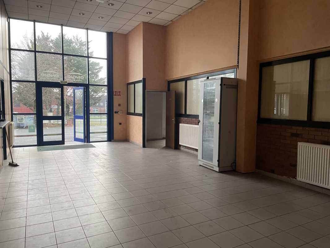 Local d'activité à louer dans un axe de grands pa