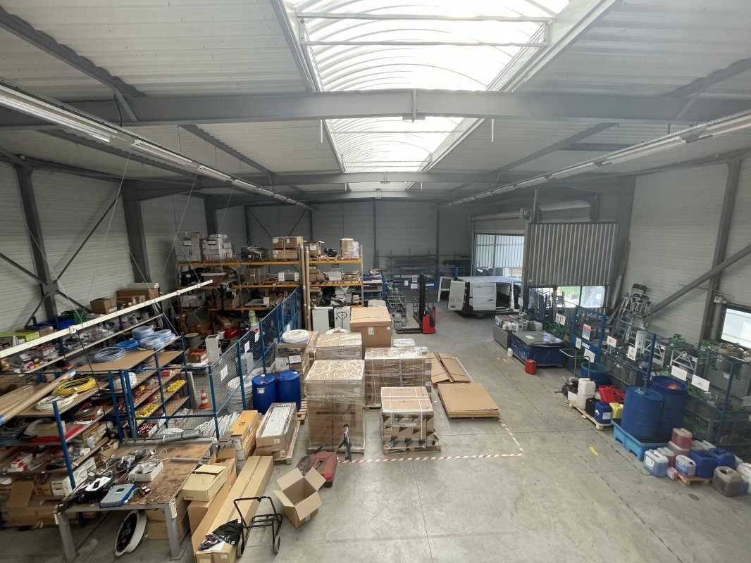 A louer, local d'activité en zone d'activité à Fl