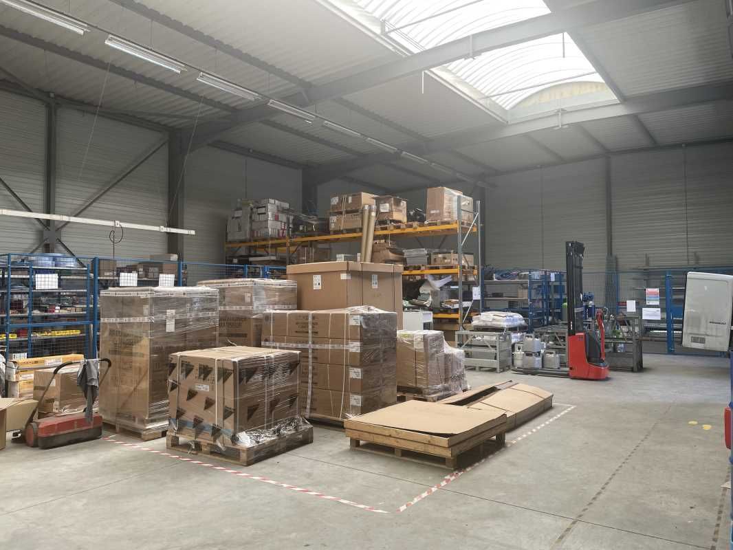 A louer, local d'activité en zone d'activité à Fl