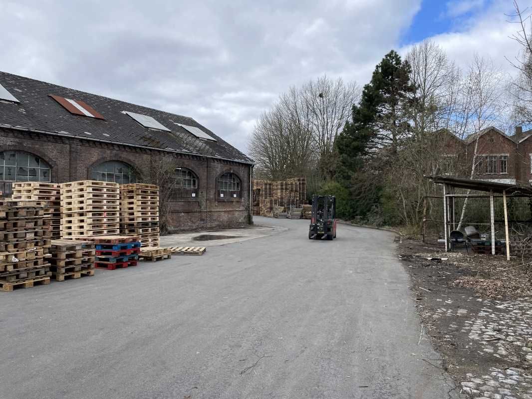 A louer, dans un ensemble immobilier plus vaste,