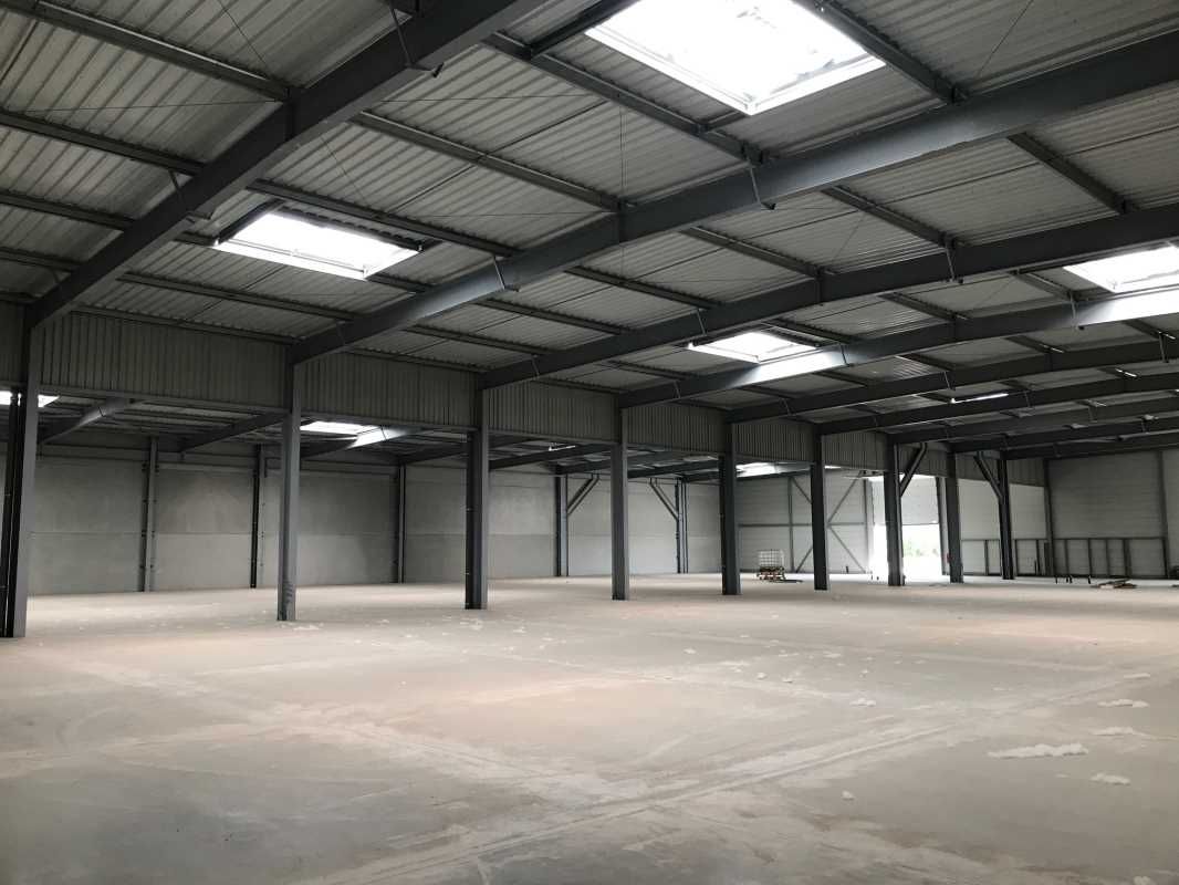 A LOUER entrepôt situé à 2mins de l'A23 dans la z