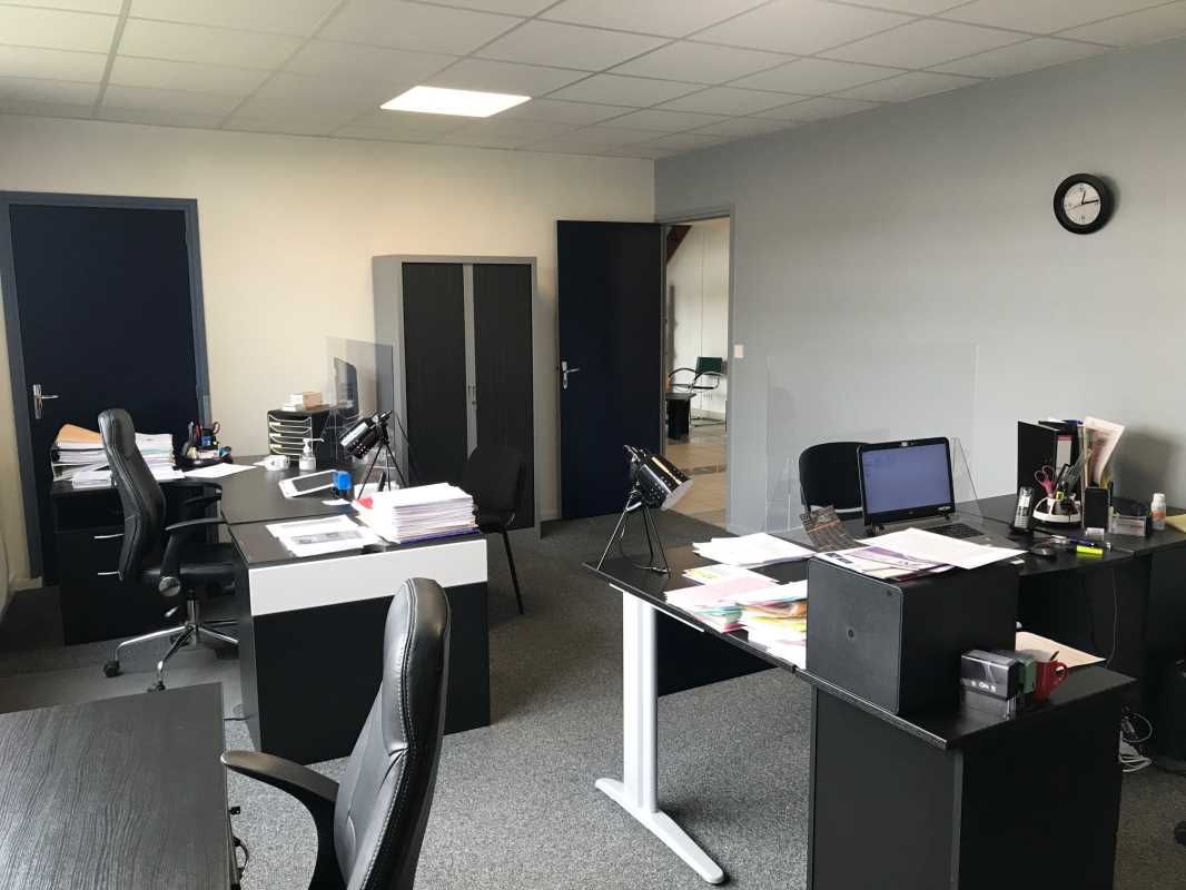 Au coeur d'une zone industrielle, à proximité de 