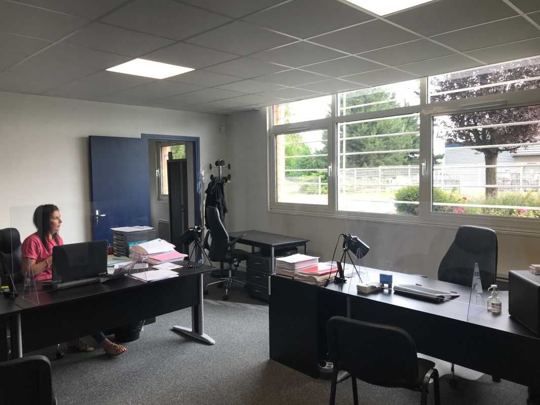 Au coeur d'une zone industrielle, à proximité de 