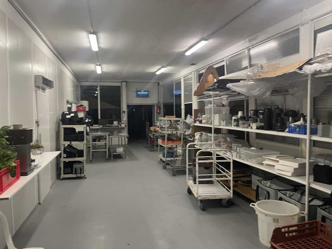 A vendre, à proximité immédiate de la ZI Est, un 