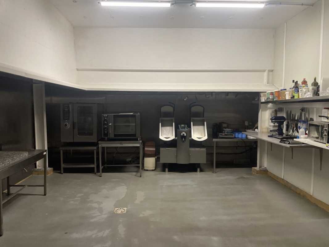 A vendre, à proximité immédiate de la ZI Est, un 