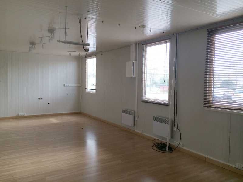 A louer, dans un immeuble plus vaste, plusieurs c