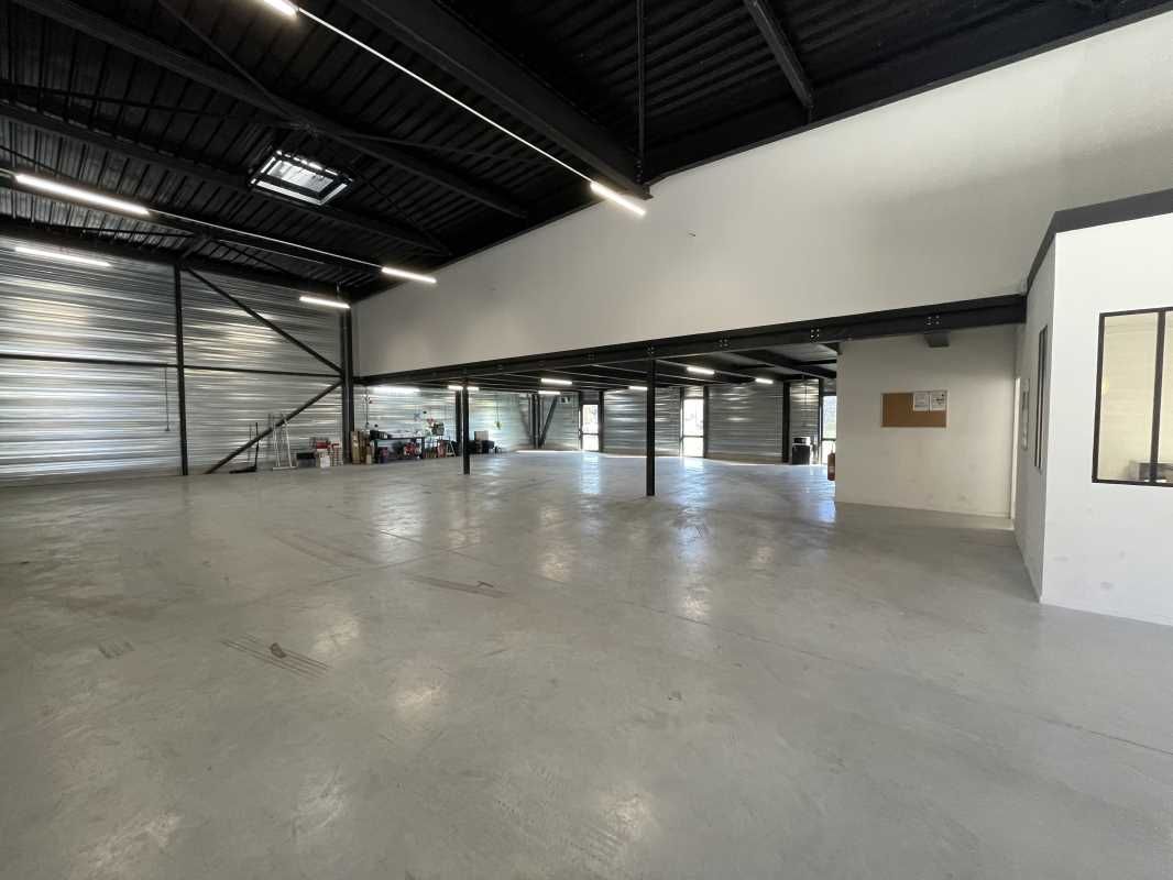 Cellule d'activités à vendre dans un parc d'activ